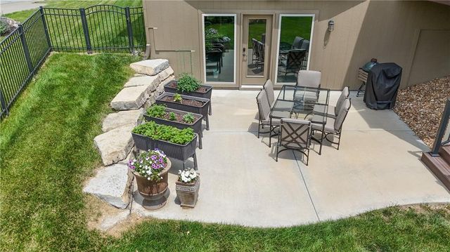 15053 Eagle Lane, Parkville, MO 64152
