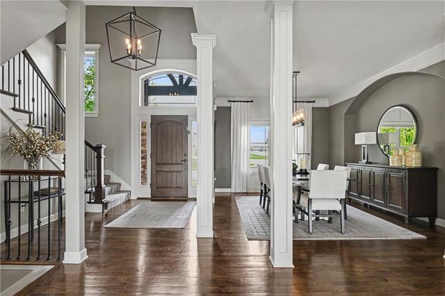 15053 Eagle Lane, Parkville, MO 64152