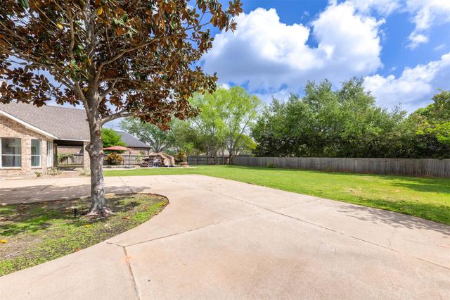 5534 Weston Drive, Fulshear, TX 77441