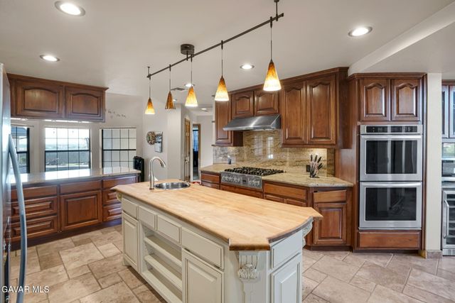 3249 Camino Hermanos, Lancaster, CA 93536
