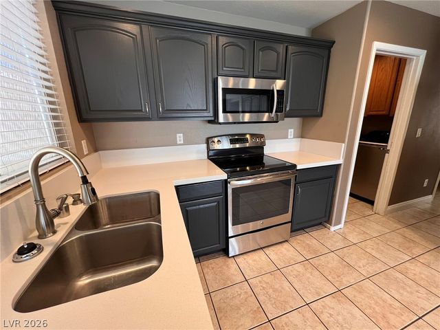 8616 MAJESTIC PINE Avenue, Las Vegas, NV 89143