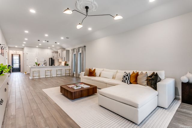 2134 Knippa, San Antonio, TX 78253