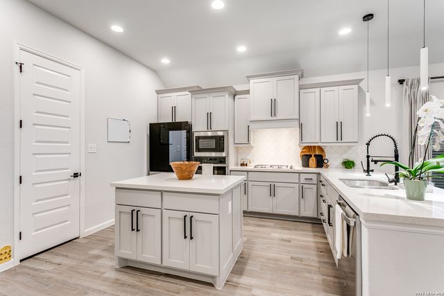 2134 Knippa, San Antonio, TX 78253