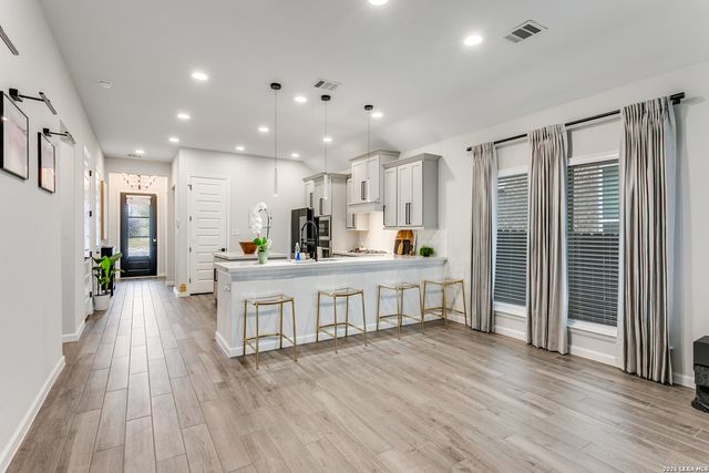 2134 Knippa, San Antonio, TX 78253