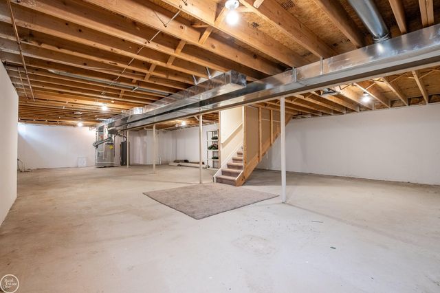 16611 Ventura Circle, Clinton Township, MI 48038