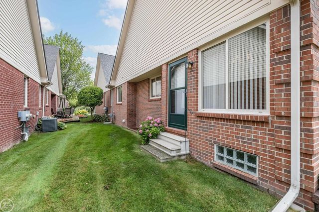 16611 Ventura Circle, Clinton Township, MI 48038