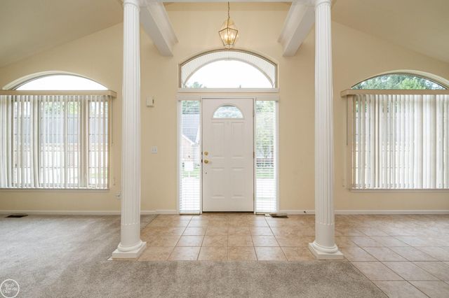 16611 Ventura Circle, Clinton Township, MI 48038