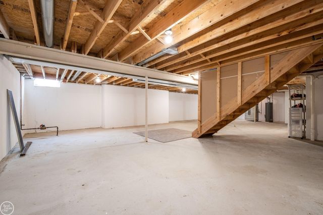 16611 Ventura Circle, Clinton Township, MI 48038