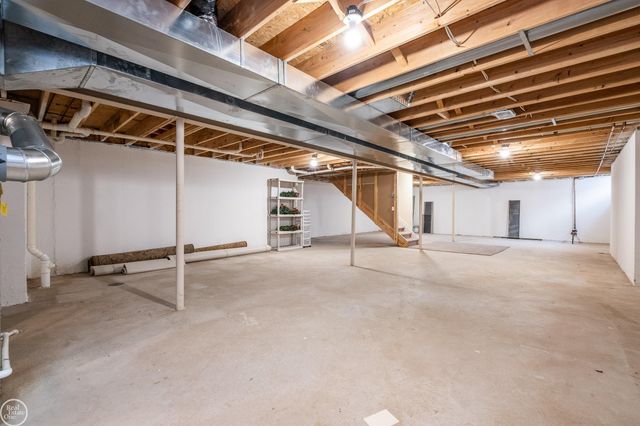 16611 Ventura Circle, Clinton Township, MI 48038