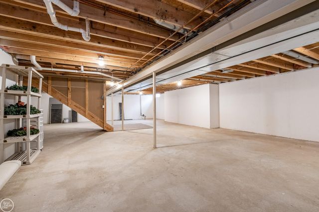 16611 Ventura Circle, Clinton Township, MI 48038