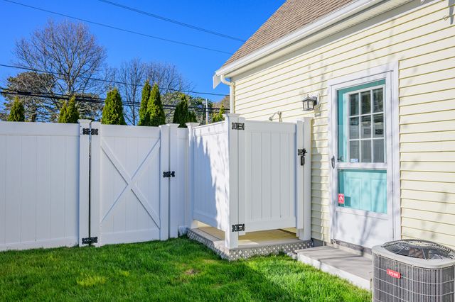 549 Center Street APT 5, Dennis Port, MA 02639