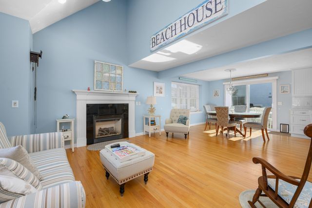 549 Center Street APT 5, Dennis Port, MA 02639
