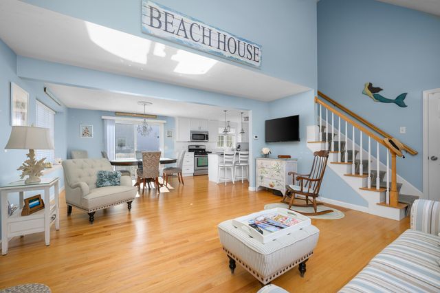 549 Center Street APT 5, Dennis Port, MA 02639