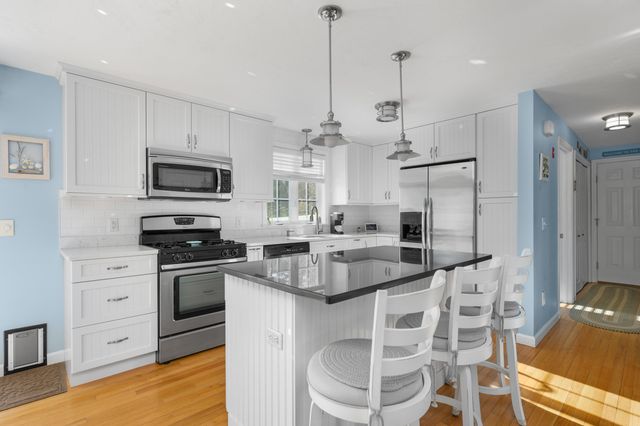 549 Center Street APT 5, Dennis Port, MA 02639