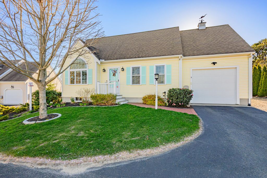 549 Center Street APT 5, Dennis Port, MA 02639
