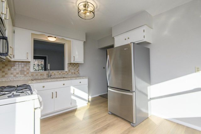 5970 S 34th STREET, Greenfield, WI 53221