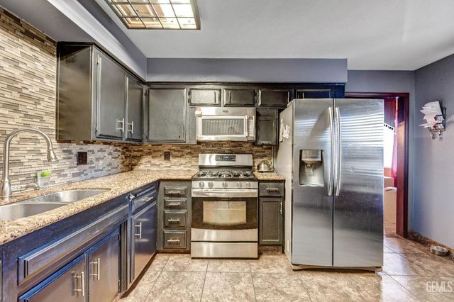 5512 Appletree Lane, Bakersfield, CA 93309