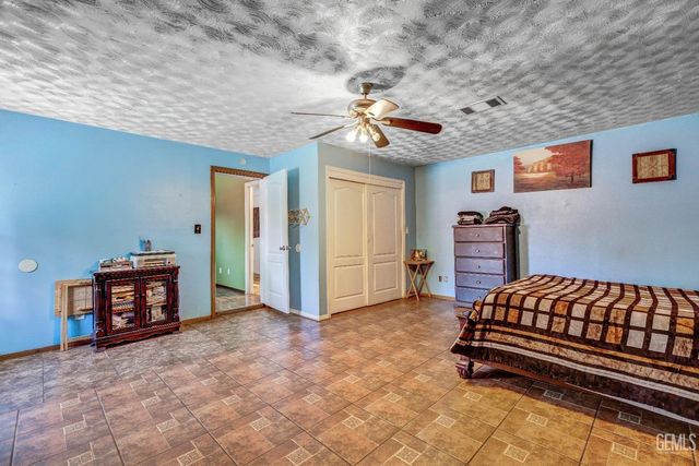 5512 Appletree Lane, Bakersfield, CA 93309