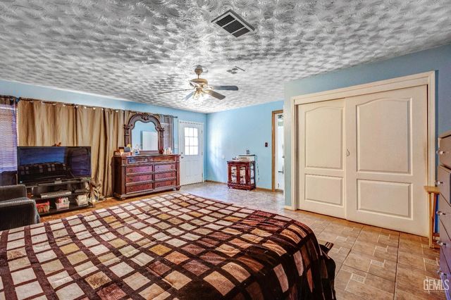 5512 Appletree Lane, Bakersfield, CA 93309