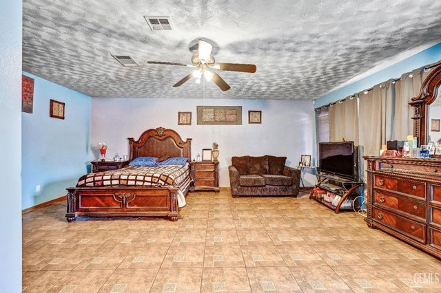 5512 Appletree Lane, Bakersfield, CA 93309