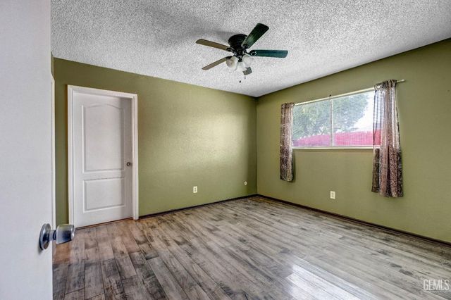 5512 Appletree Lane, Bakersfield, CA 93309