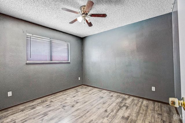 5512 Appletree Lane, Bakersfield, CA 93309