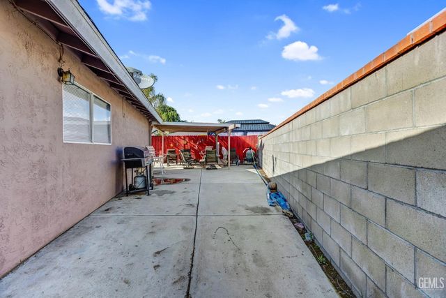 5512 Appletree Lane, Bakersfield, CA 93309