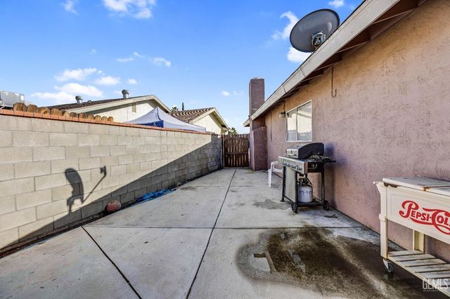 5512 Appletree Lane, Bakersfield, CA 93309