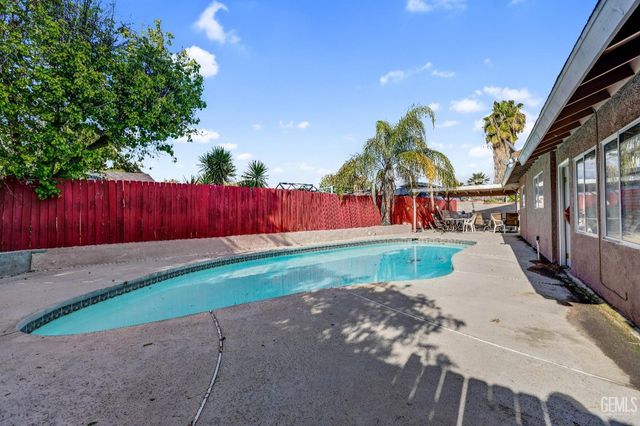 5512 Appletree Lane, Bakersfield, CA 93309