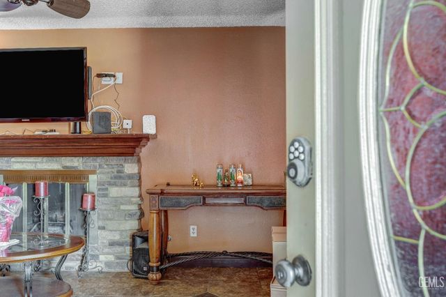 5512 Appletree Lane, Bakersfield, CA 93309