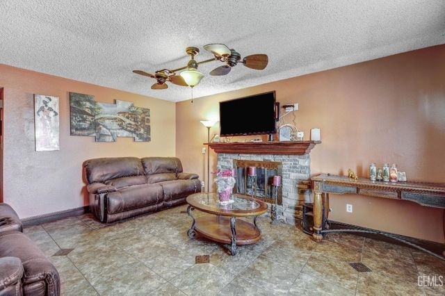 5512 Appletree Lane, Bakersfield, CA 93309