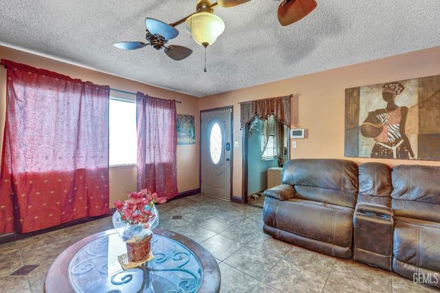 5512 Appletree Lane, Bakersfield, CA 93309