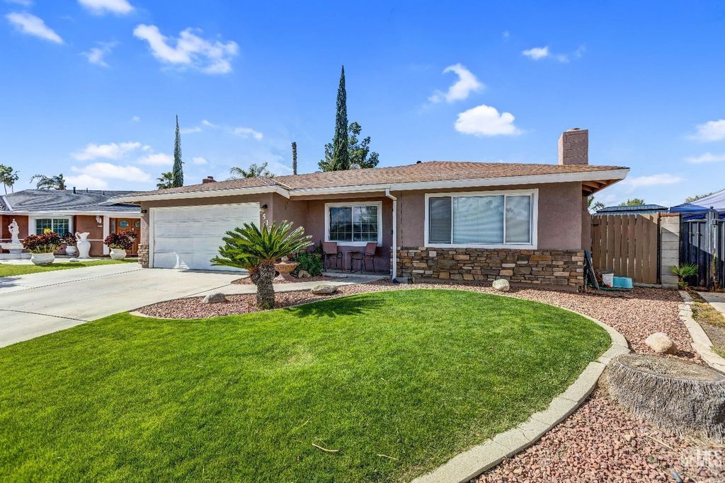 5512 Appletree Lane, Bakersfield, CA 93309