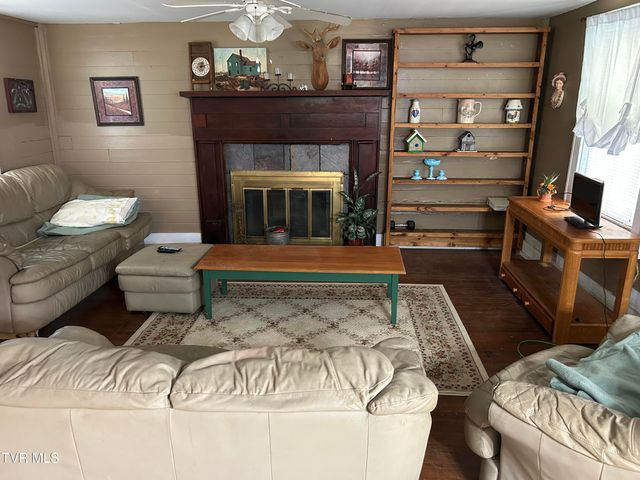 2088 Clinch Valley Road, Thorn Hill, TN 37881