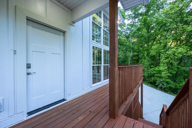 670 Harbor Dr, Lancaster, TN 38569