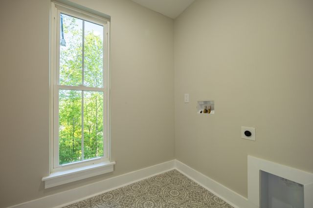 670 Harbor Dr, Lancaster, TN 38569