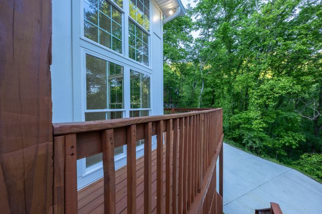 670 Harbor Dr, Lancaster, TN 38569