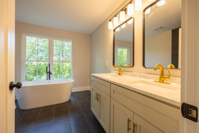 670 Harbor Dr, Lancaster, TN 38569