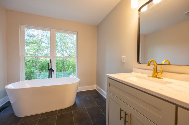 670 Harbor Dr, Lancaster, TN 38569