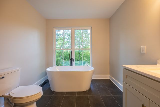 670 Harbor Dr, Lancaster, TN 38569