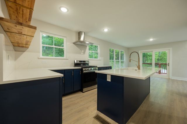 670 Harbor Dr, Lancaster, TN 38569