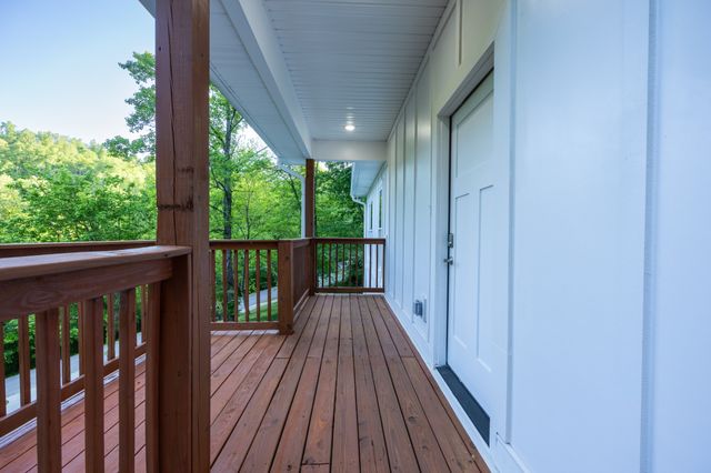 670 Harbor Dr, Lancaster, TN 38569
