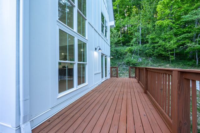 670 Harbor Dr, Lancaster, TN 38569