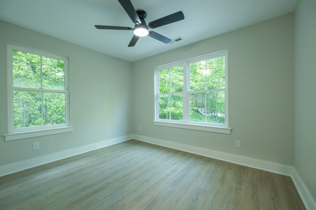 670 Harbor Dr, Lancaster, TN 38569
