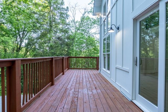 670 Harbor Dr, Lancaster, TN 38569