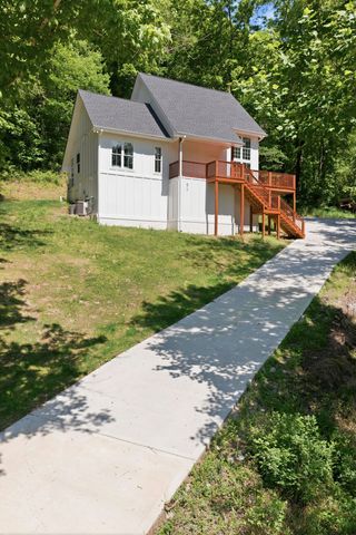 670 Harbor Dr, Lancaster, TN 38569