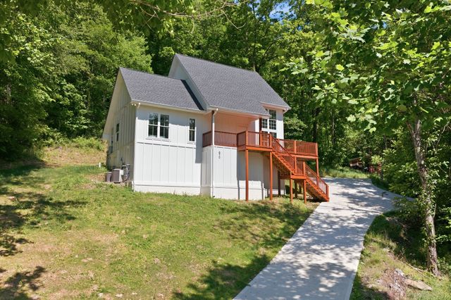 670 Harbor Dr, Lancaster, TN 38569