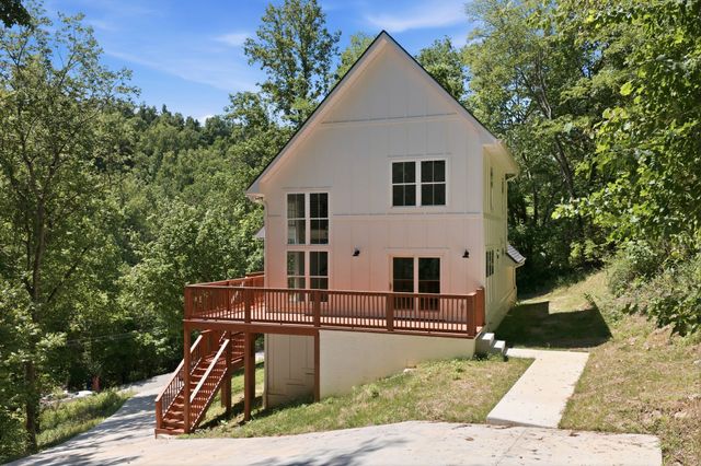 670 Harbor Dr, Lancaster, TN 38569