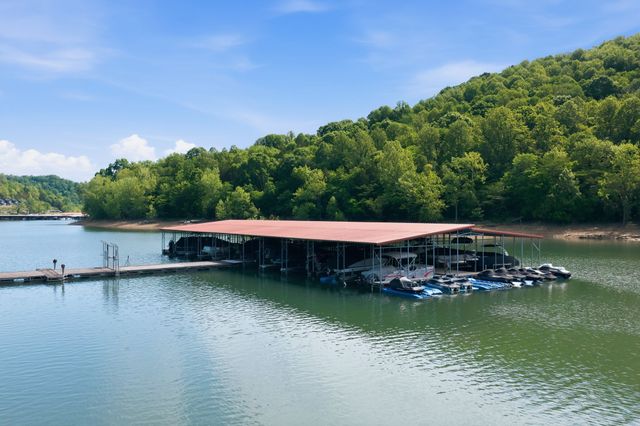 670 Harbor Dr, Lancaster, TN 38569