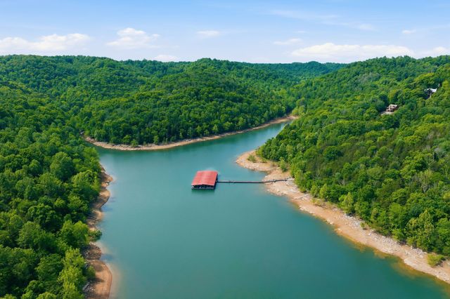 670 Harbor Dr, Lancaster, TN 38569